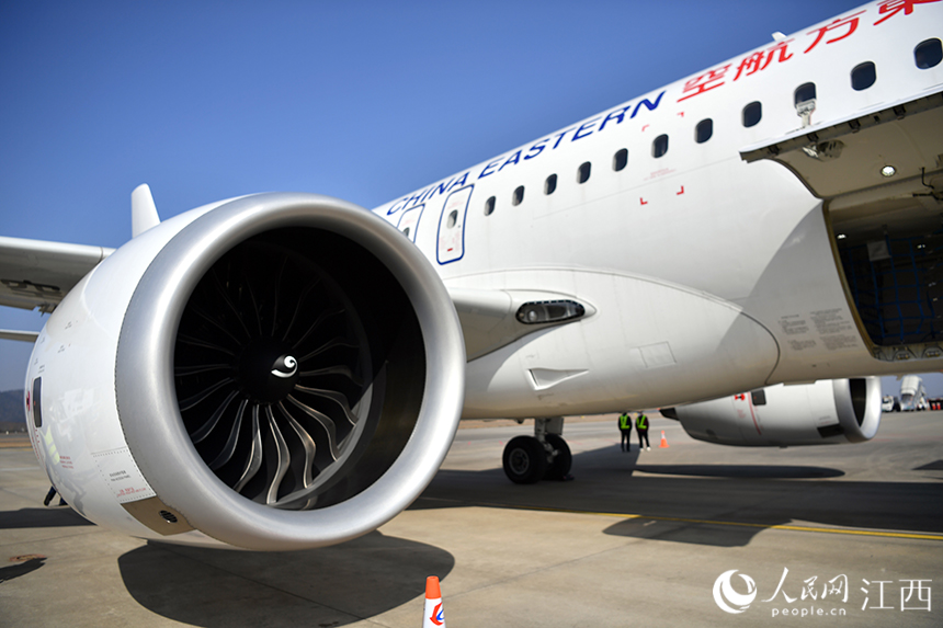 C919國產(chǎn)大飛機(jī)碩大的發(fā)動(dòng)機(jī)。 人民網(wǎng) 時(shí)雨攝