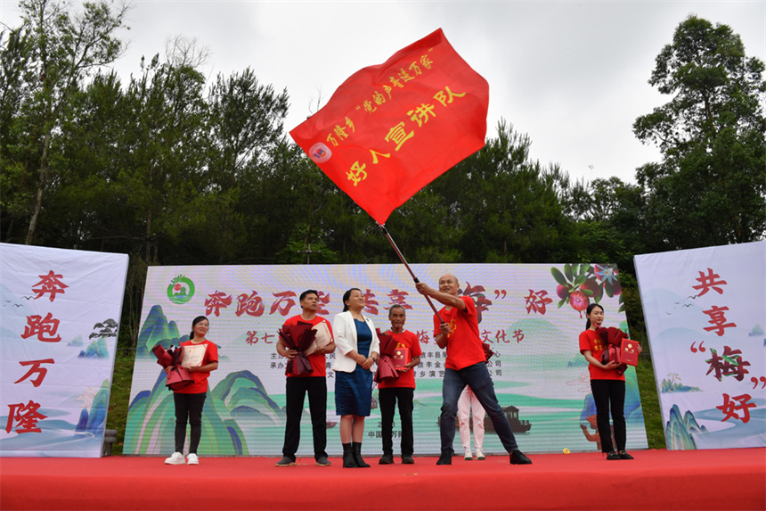 啟動儀式上“好人宣講隊”也正式出征。 人民網(wǎng)記者 時雨攝