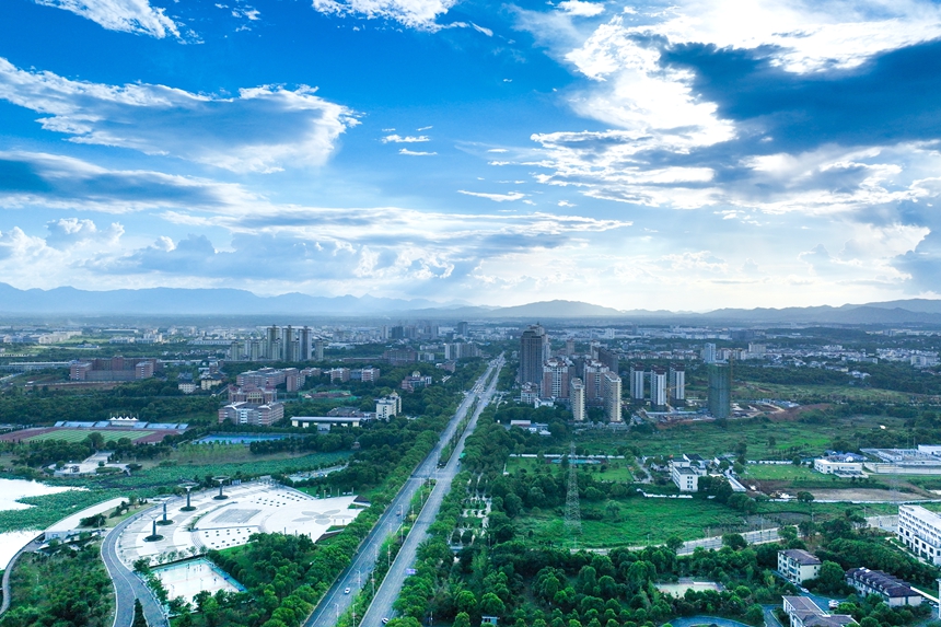 航拍鏡頭下的共青城市，入眼皆是美景。潘成攝