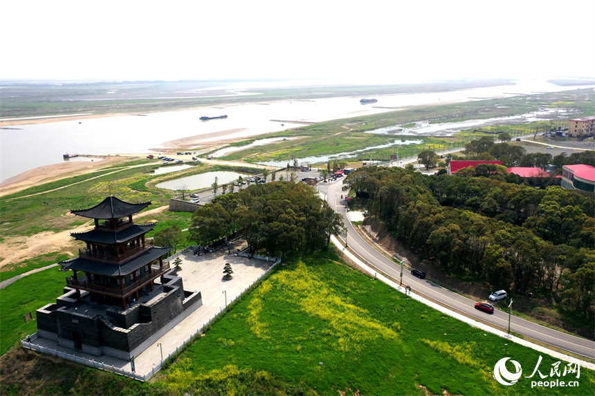 航拍鏡頭下的吳城鎮(zhèn)春意盎然，盡顯生態(tài)之美。 人民網(wǎng)記者 時雨攝