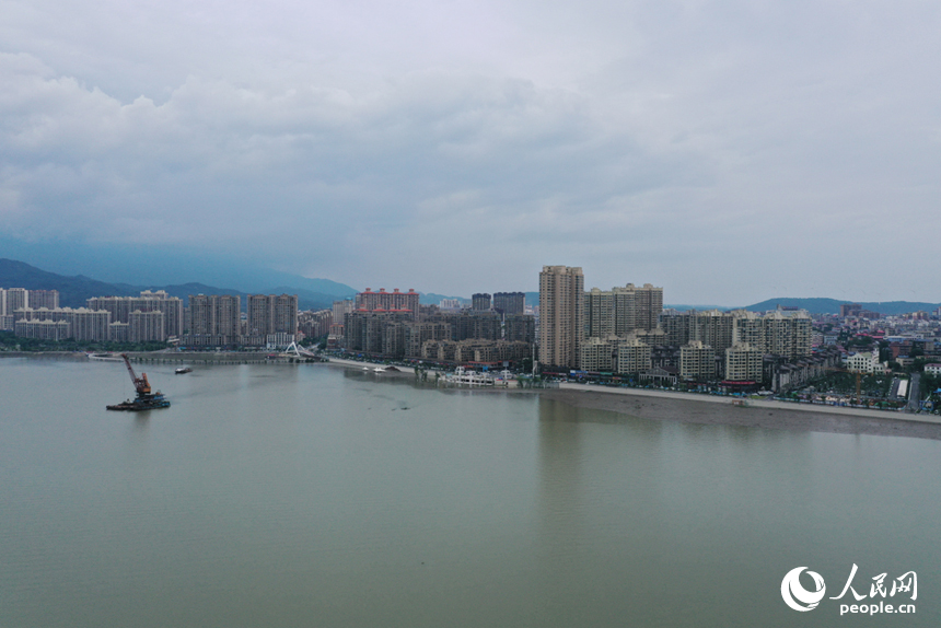 江西省廬山市區(qū)域的鄱陽湖湖面。人民網(wǎng)記者 時雨攝